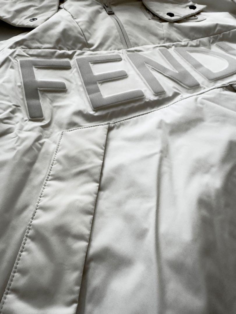 ◼︎ FENDI ホワイト マウンテンパーカー