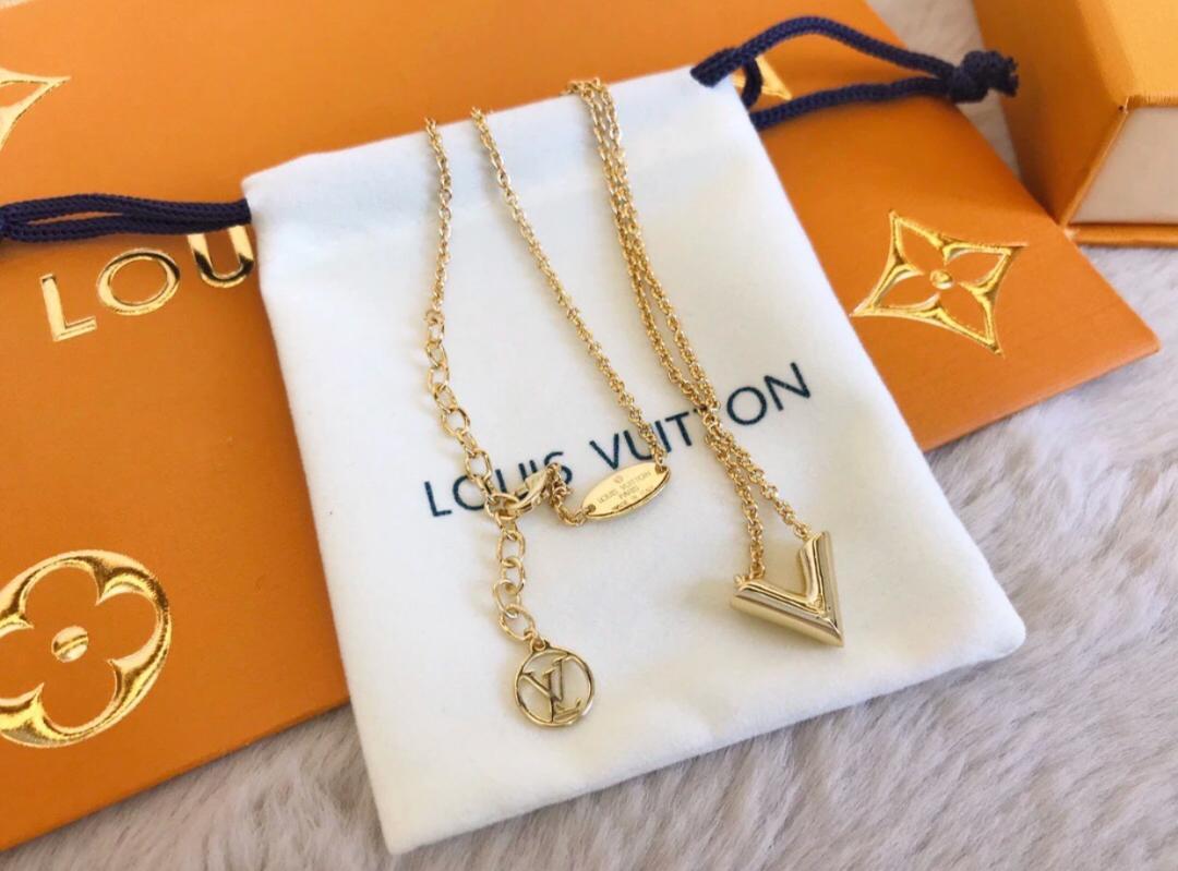 極美品♡LOUIS VUITTON 大人気ゴールド V字型ネックレス - メルカリ