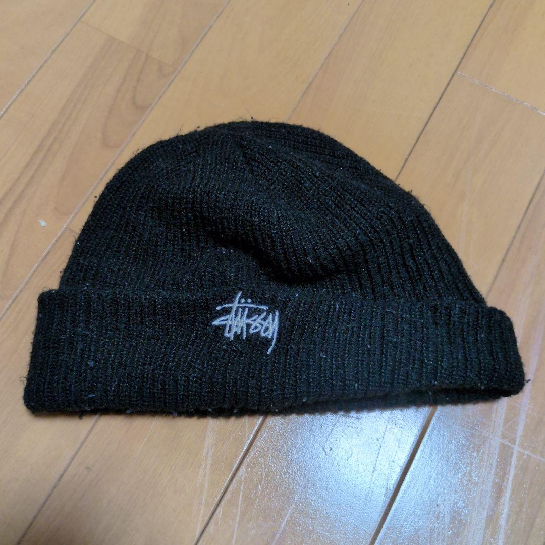 Stussy 黒 ロゴ入りニット帽 ブラック - メルカリ