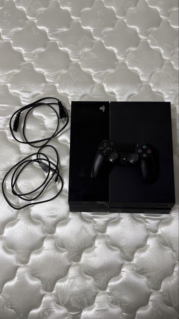 PlayStation 4 本体 + コントローラー + ケーブル