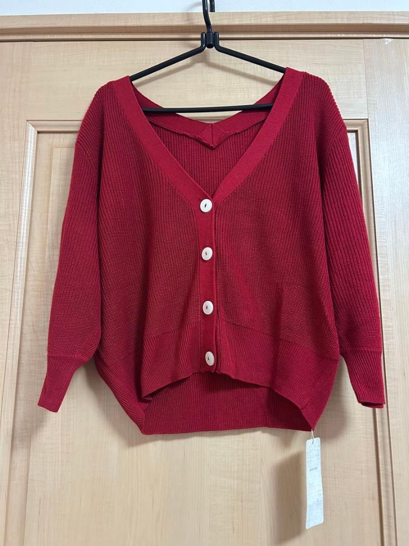 レッド Vネック カーディガン