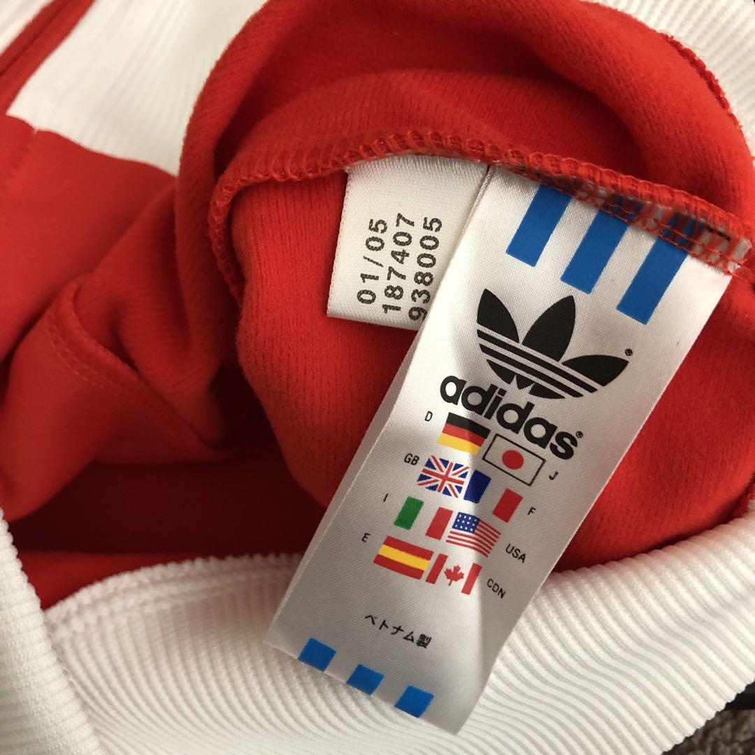 adidasアディダス　ワンポイントロゴ　サイドライン　トラックジャケット。