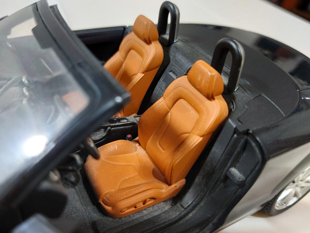 ミニカー AUDI TT ROADSTER 2006 1/18