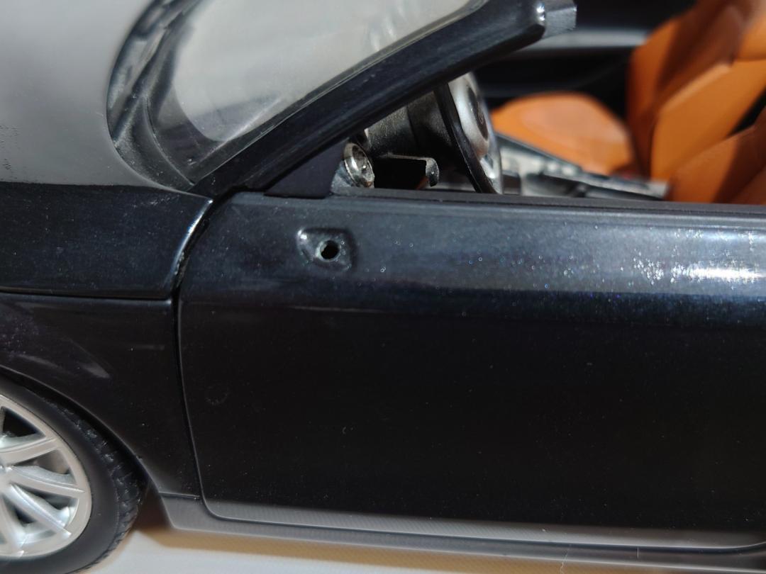 ミニカー AUDI TT ROADSTER 2006 1/18