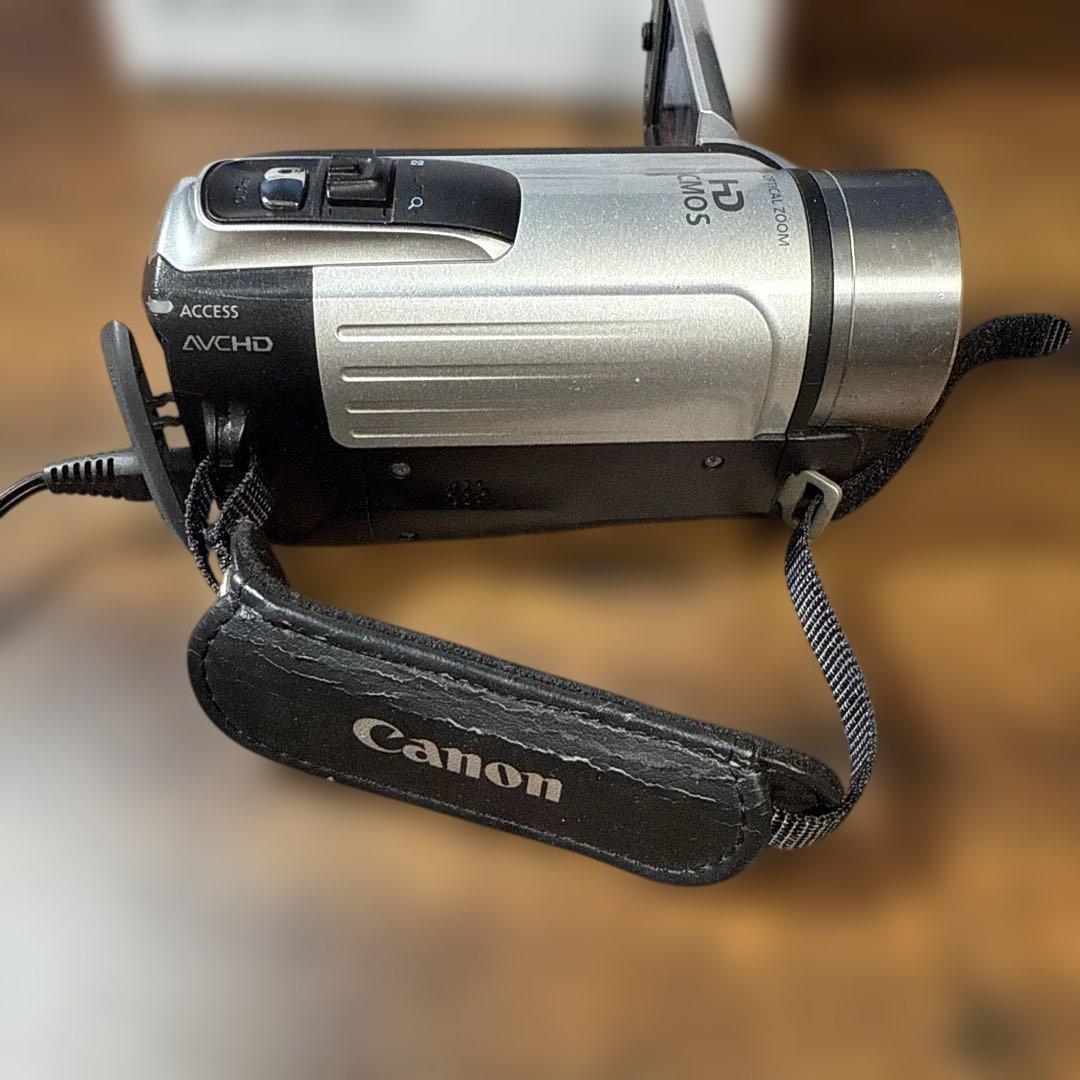 年末のプロモーション大特価！ Canon iVIS HF R11 ビデオカメラ 箱付き - メルカリ ビデオカメラ