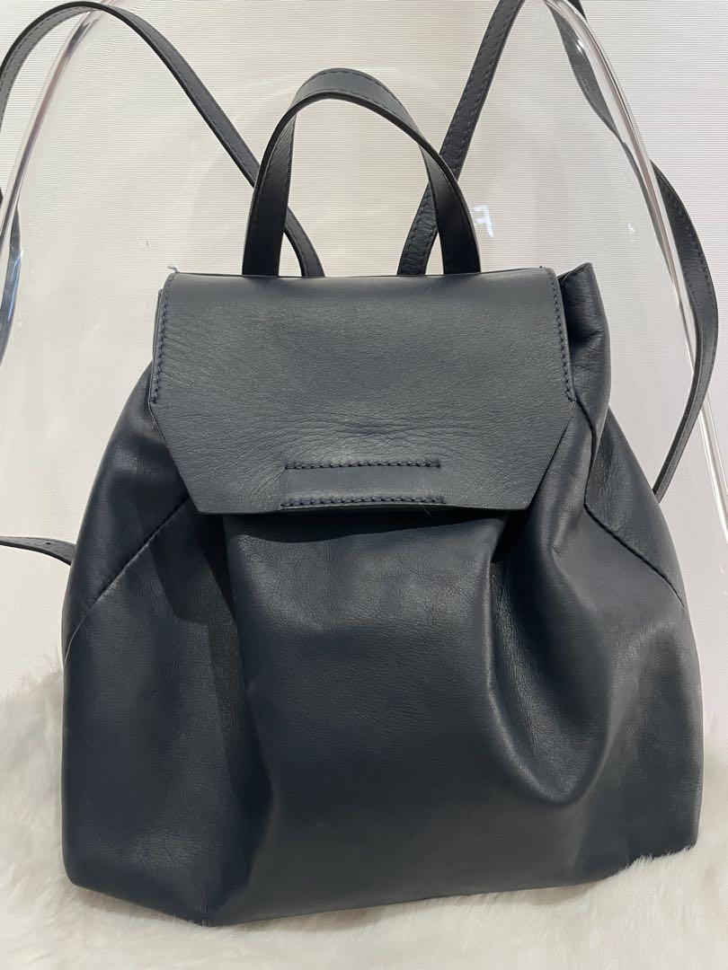 【美品】ジャンニキャリーニ リュック バックパック 小さめ レザー ネイビー