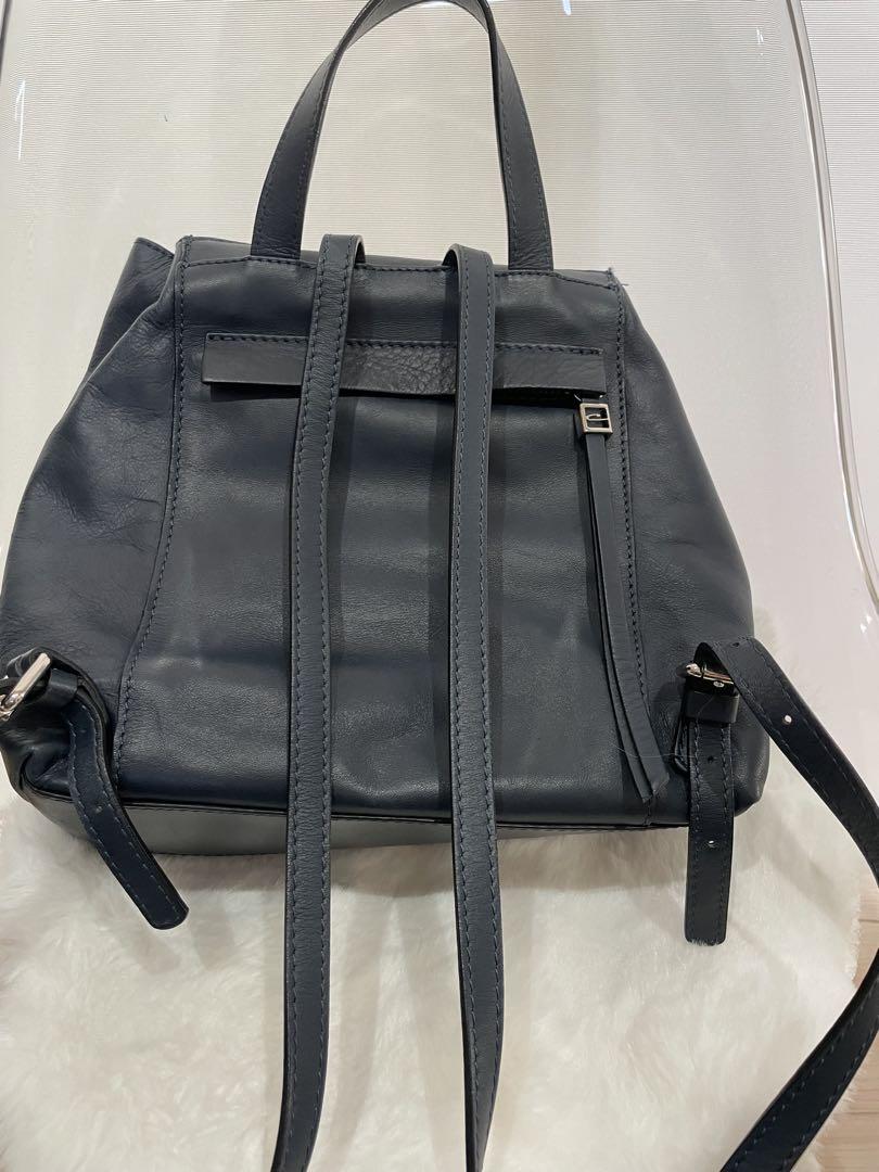 【美品】ジャンニキャリーニ リュック バックパック 小さめ レザー ネイビー