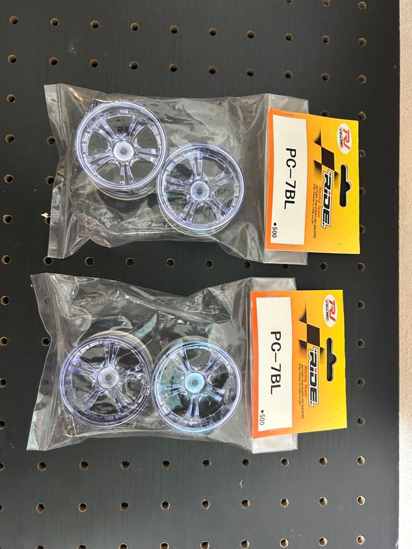 （希少）ベイブレードバースト超z 直筆サイン入り色紙＆単行本第11巻 希少）ベイブレードバースト超z 直筆サイン入り色紙＆単行本第11