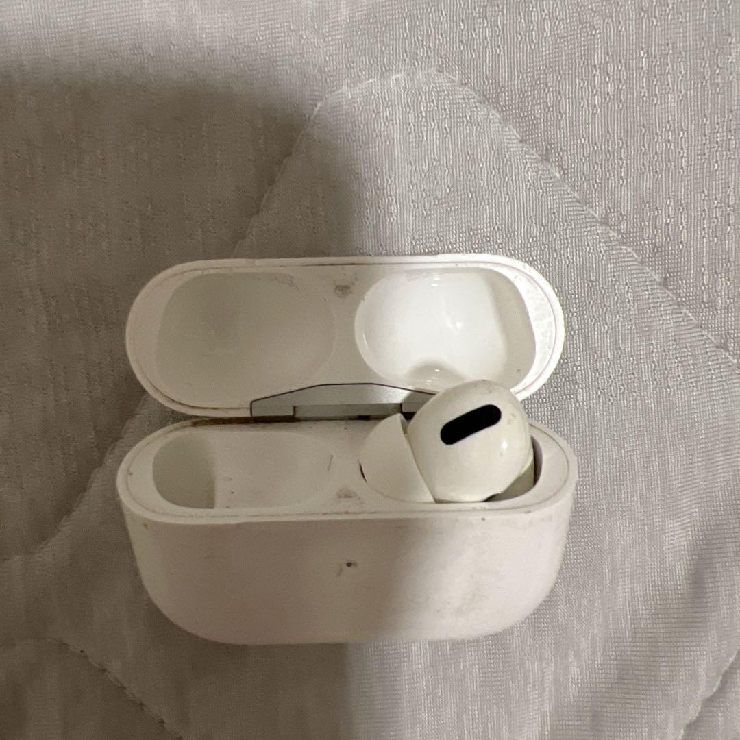 Apple AirPods本体 充電ケース付き ホワイト - メルカリ