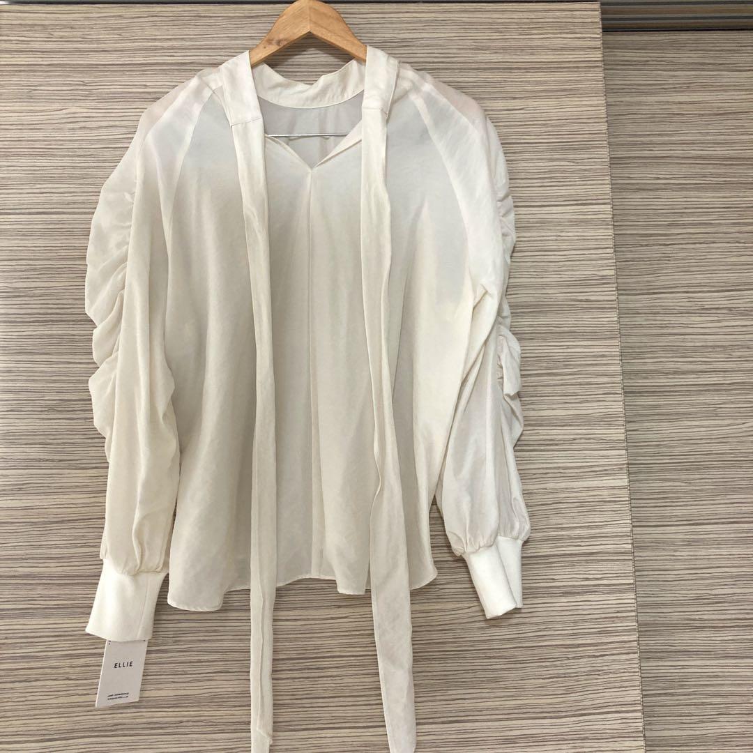 ☆新品未使用 エリー 2wayリボントップス【WHITE】