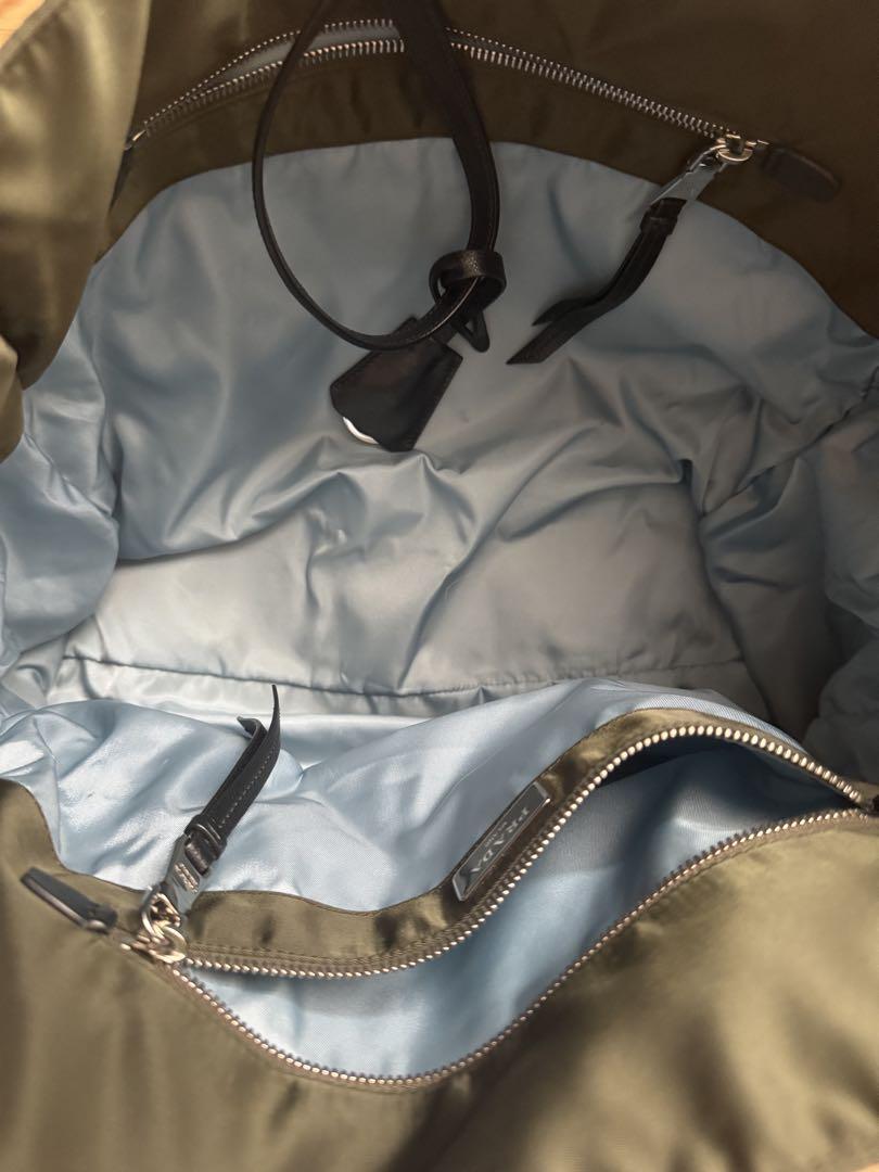 prada トートバッグ
