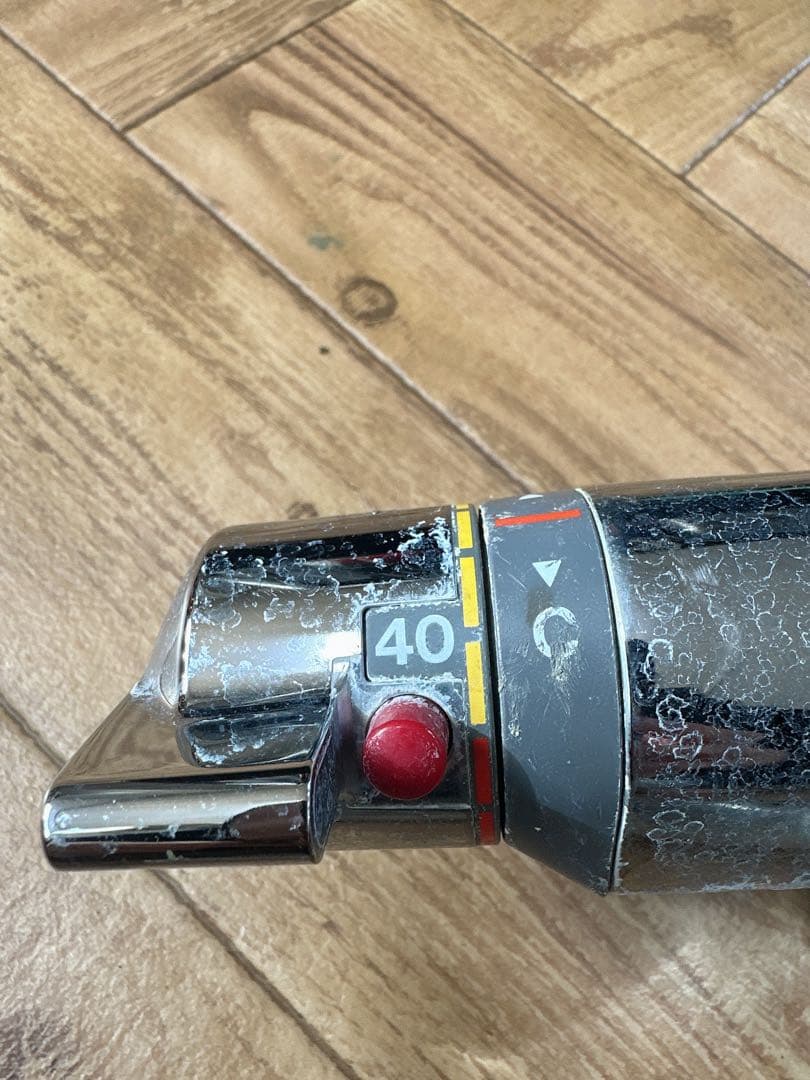 シルバーシャワーヘッドやや傷や汚れあり