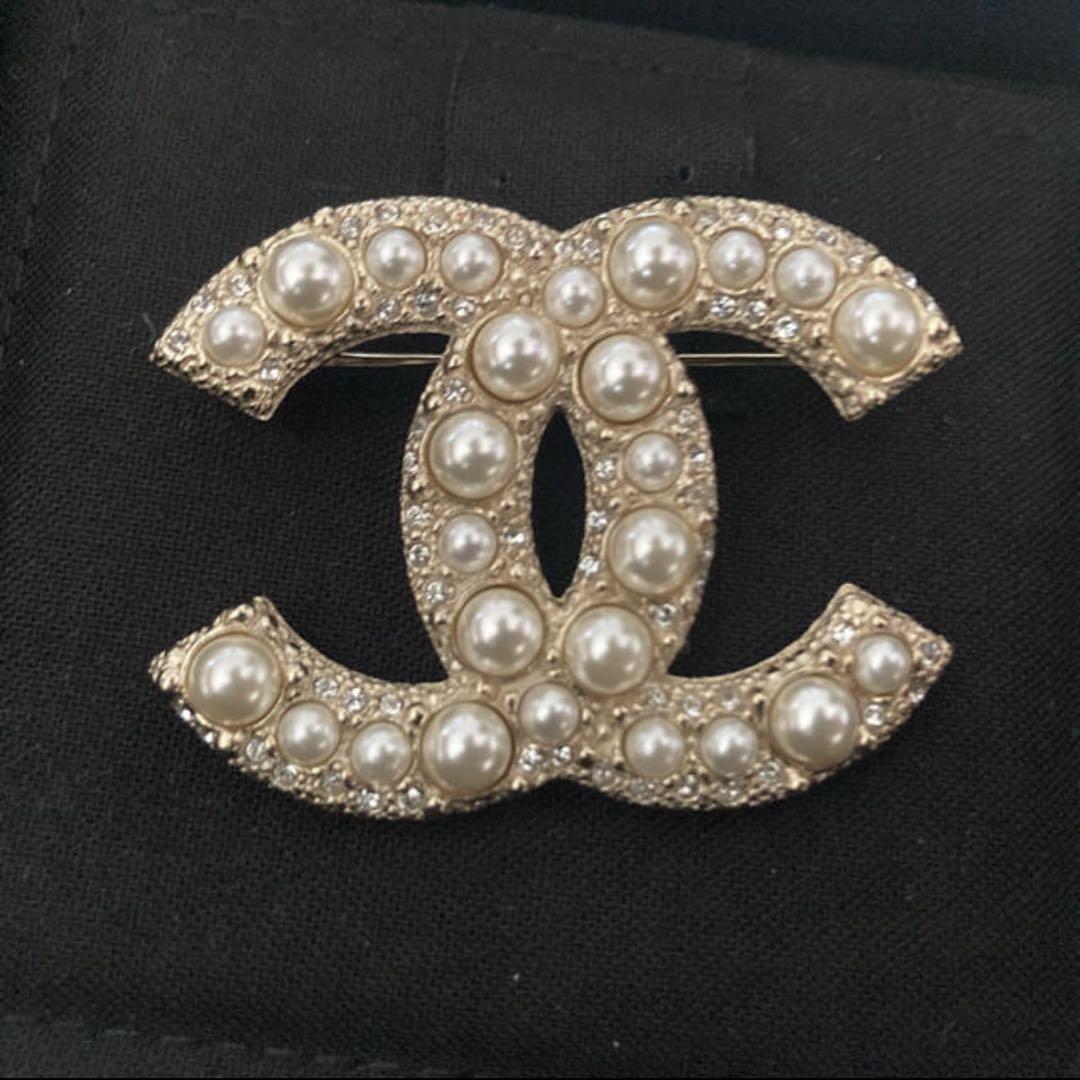 輝きをまとう洗練ビジューブローチ♦【CHANEL】ブローチ シャネル☆クリスタルビジューの輝く ゴージャスなブローチ