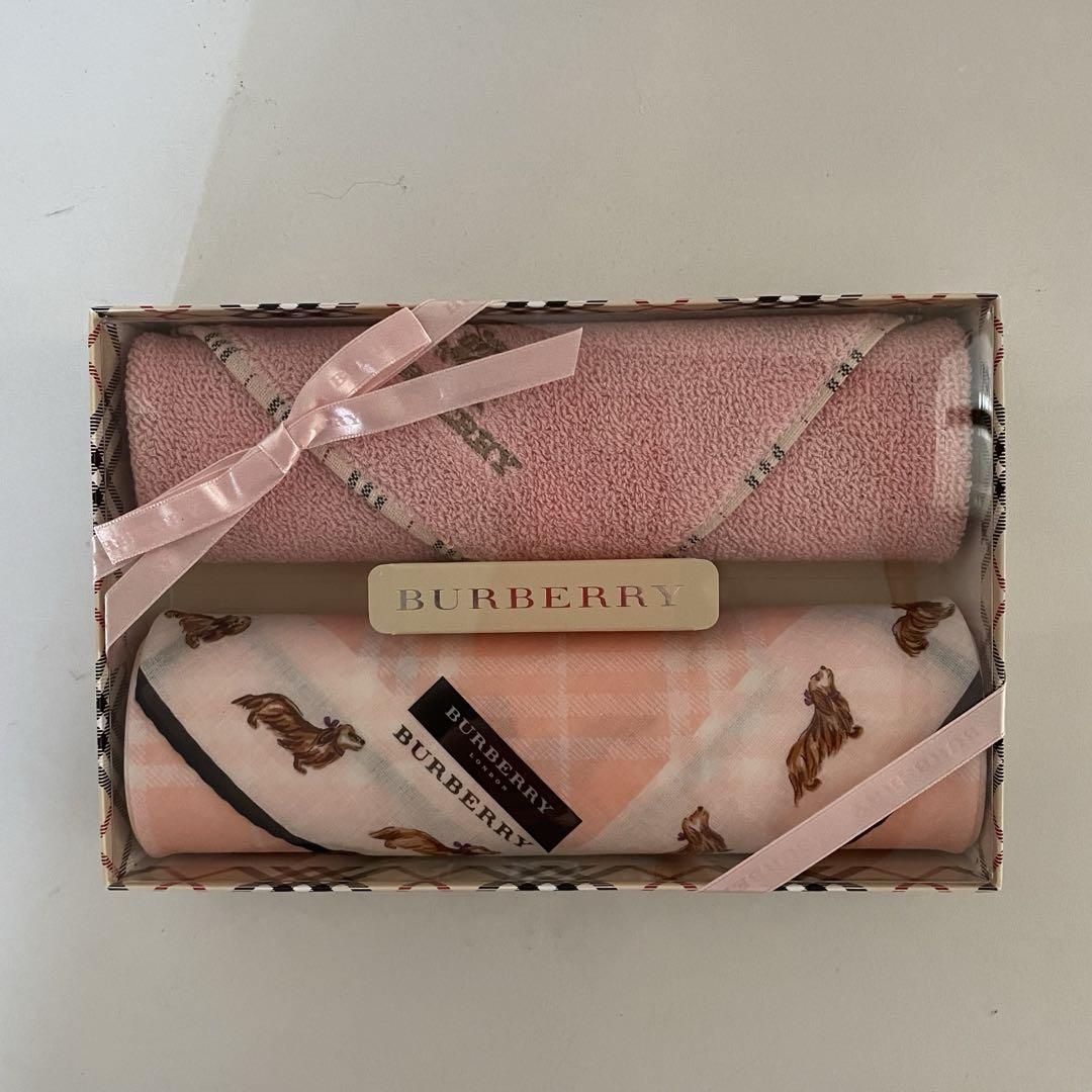 にゆしき様　BURBERRYハンカチ　本革ポーチセット　ホースピンクラメ　新品 希少✨️新品未使用✨️BURBERRY♥バーバリー♡ポーチ♡ハンカチ
