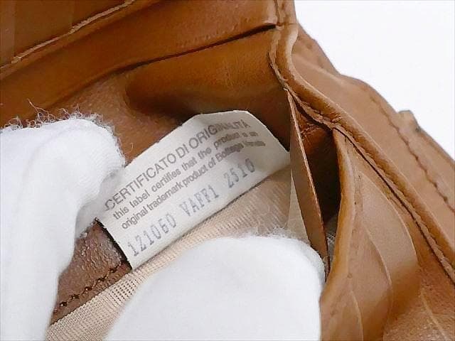 良品*BOTTEGA VENETA ボッテガヴェネタ* 折財布 パイソン 箱付き