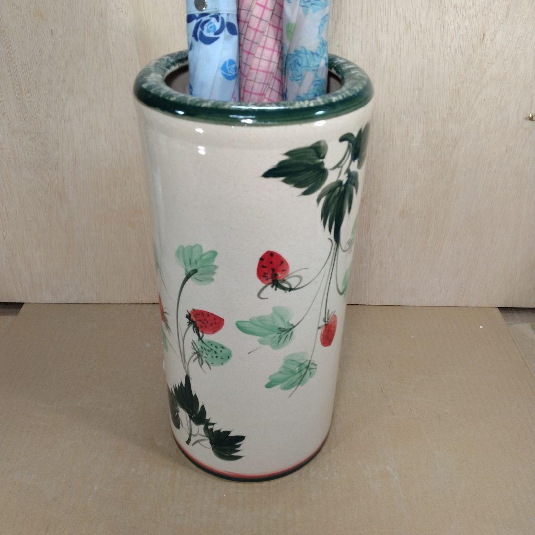 新品 陶器傘立て 難有 手描き絵 イチゴ柄 手造り 高級 洋風