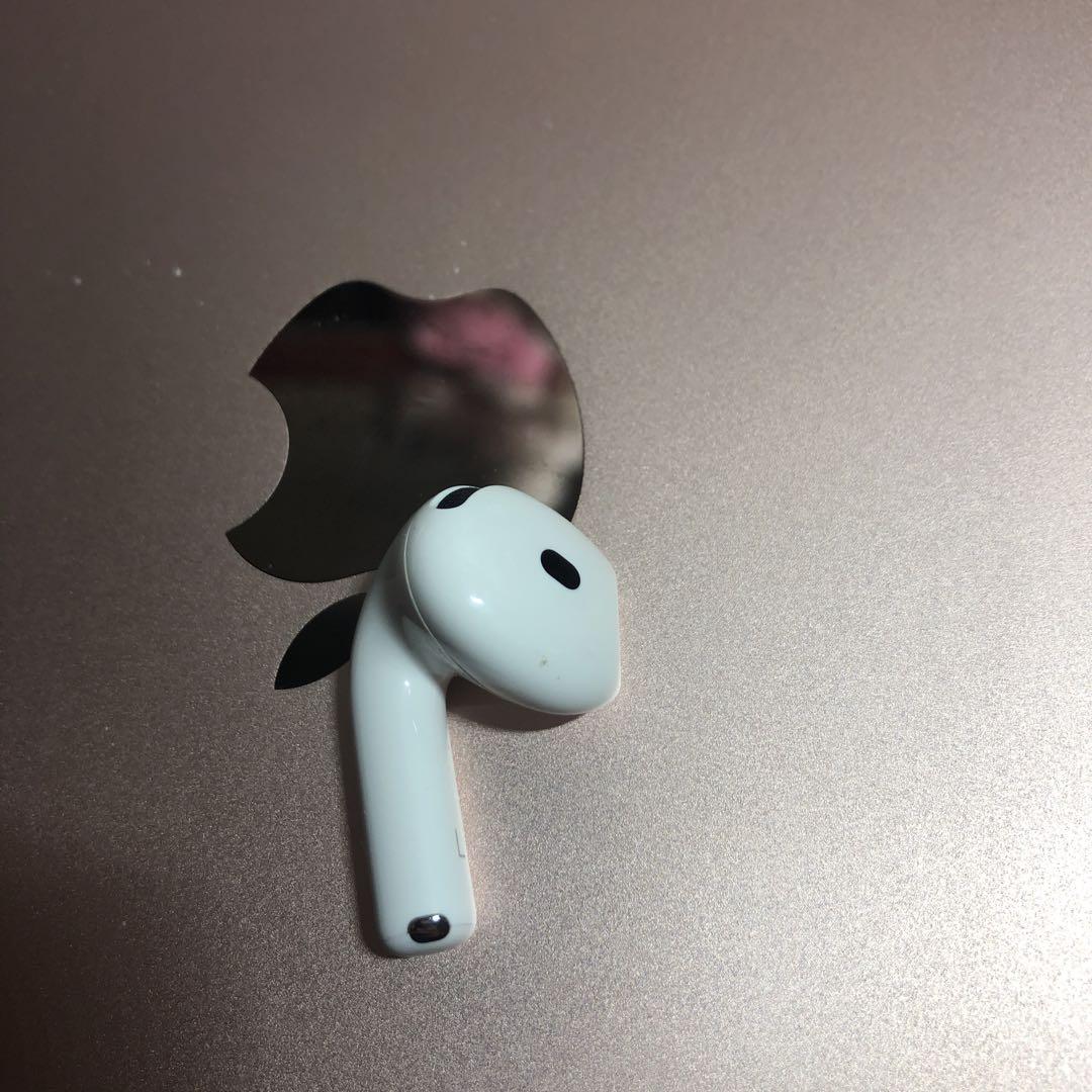 Apple AirPods 第4世代　左耳　左側　左　A3053 Apple AirPods 第4世代 3053 左側 新品未使用 左 左耳