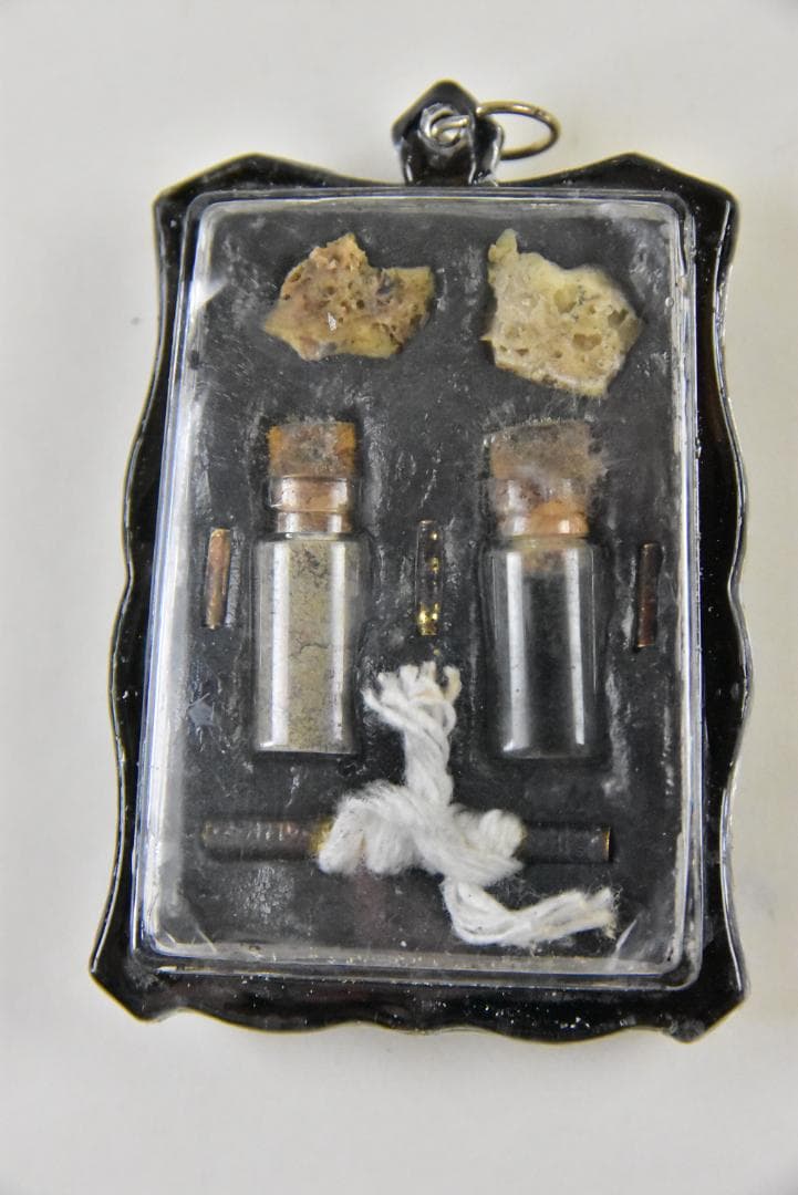 ビルマ呪物　ミャンマー呪物　アウラーン　黒魔術　プラクルアン