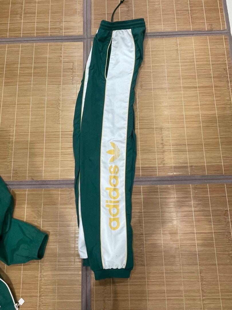 adidas グリーン/ホワイト フード付きジャージセット adidas グリーン/ホワイト フード付きジャージセット