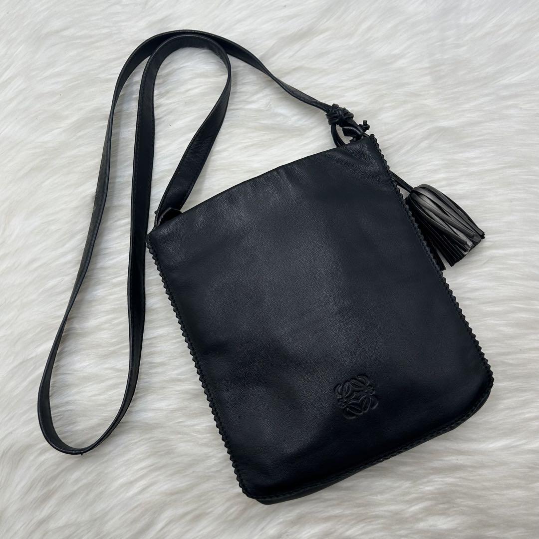 美品　ロエベ   LOEWE ショルダーバッグ　ナッパレザー