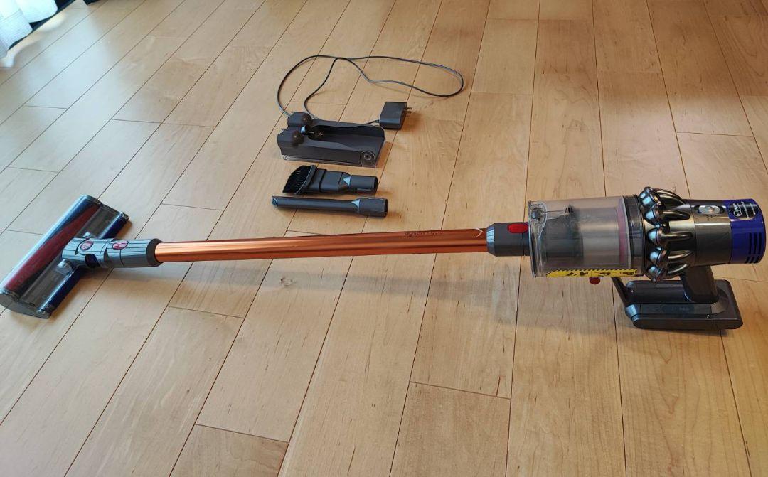 Dyson V10 Fluffy 起動不良（ジャンク品）部品取りに - メルカリ