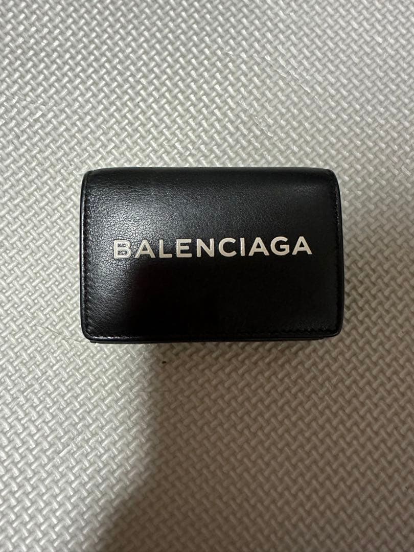 驚きの安さ バレンシアガ 三つ折り財布 折り財布 - www.barkade.nl