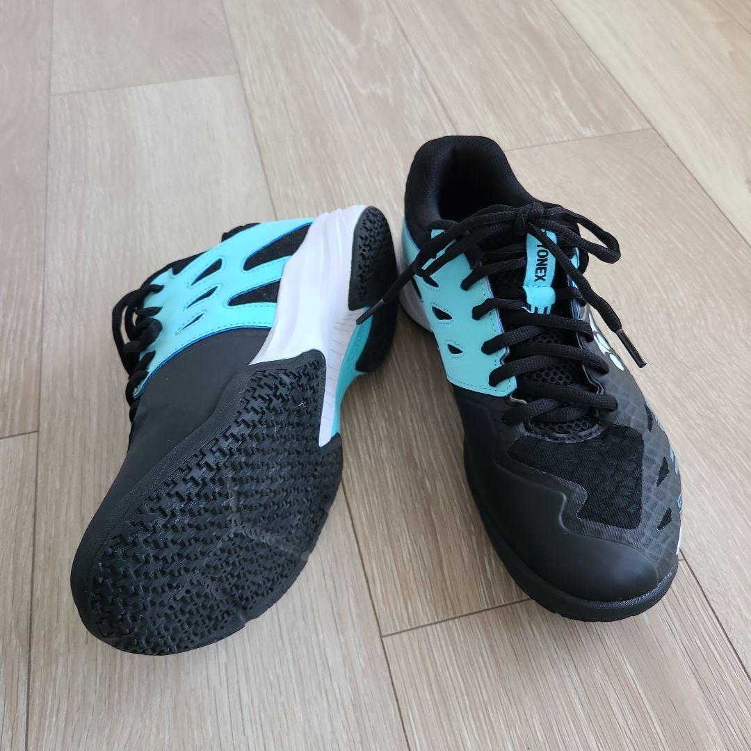 YONEX バドミントンシューズ 黒/水色24.5cm 25年1月末発売品です。