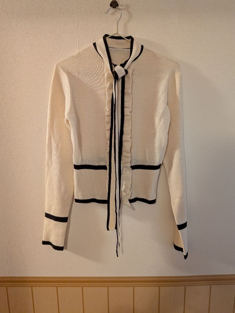 新品★アドニシス★アイボリー フリル付きニットセーター★フリー