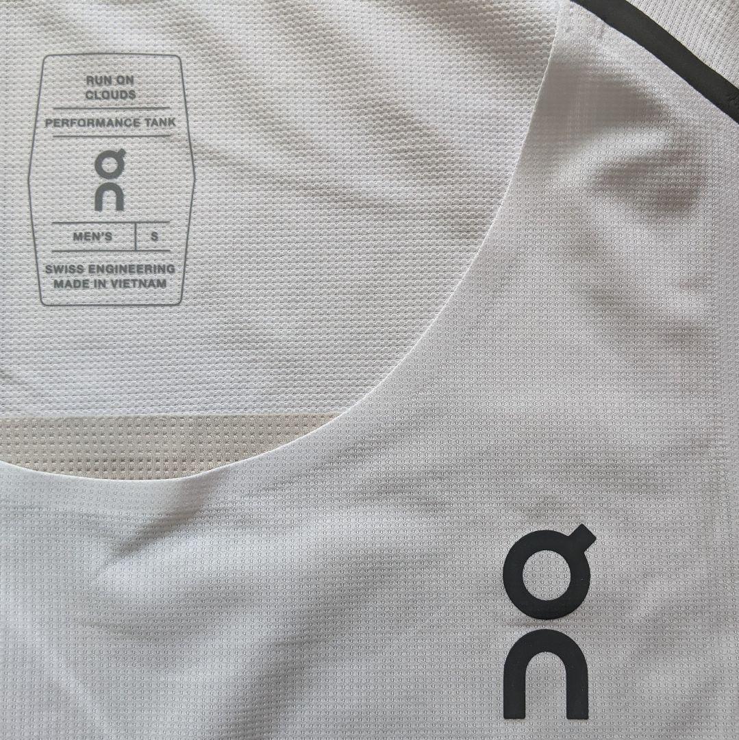 On Performance Tank Sサイズ　WHITE SILVER