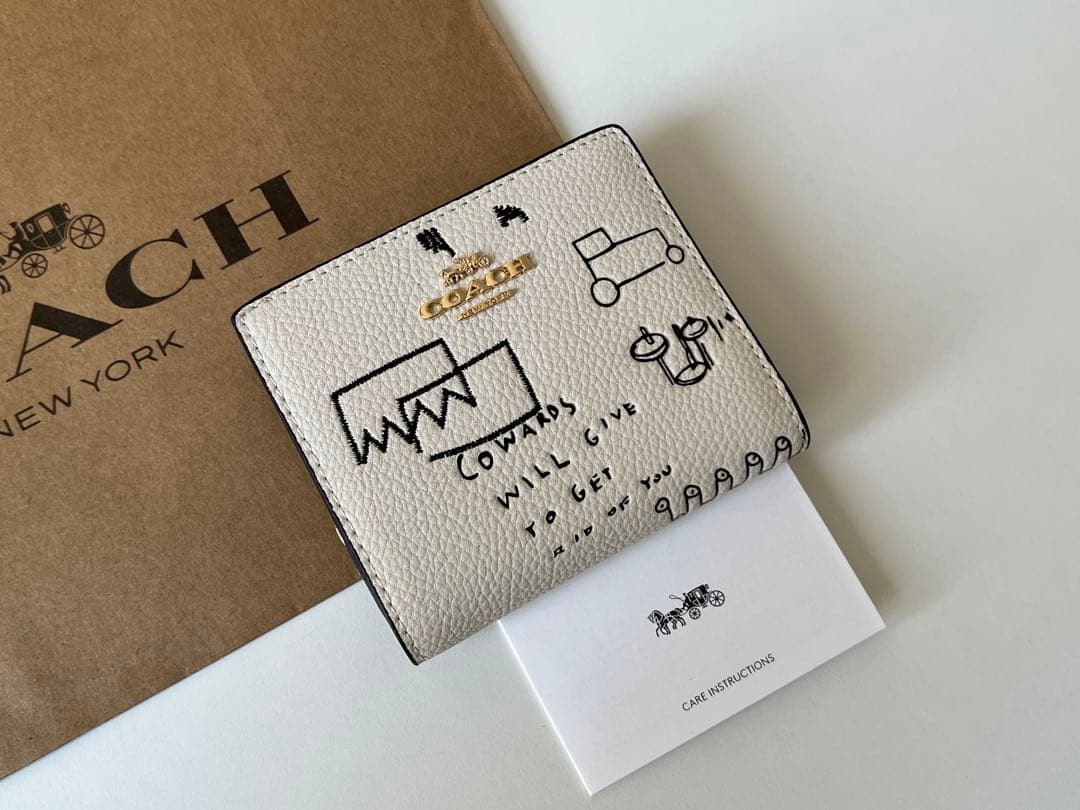 日本最大の 【新品】COACH バスキアコラボ ホワイト 二つ折り財布