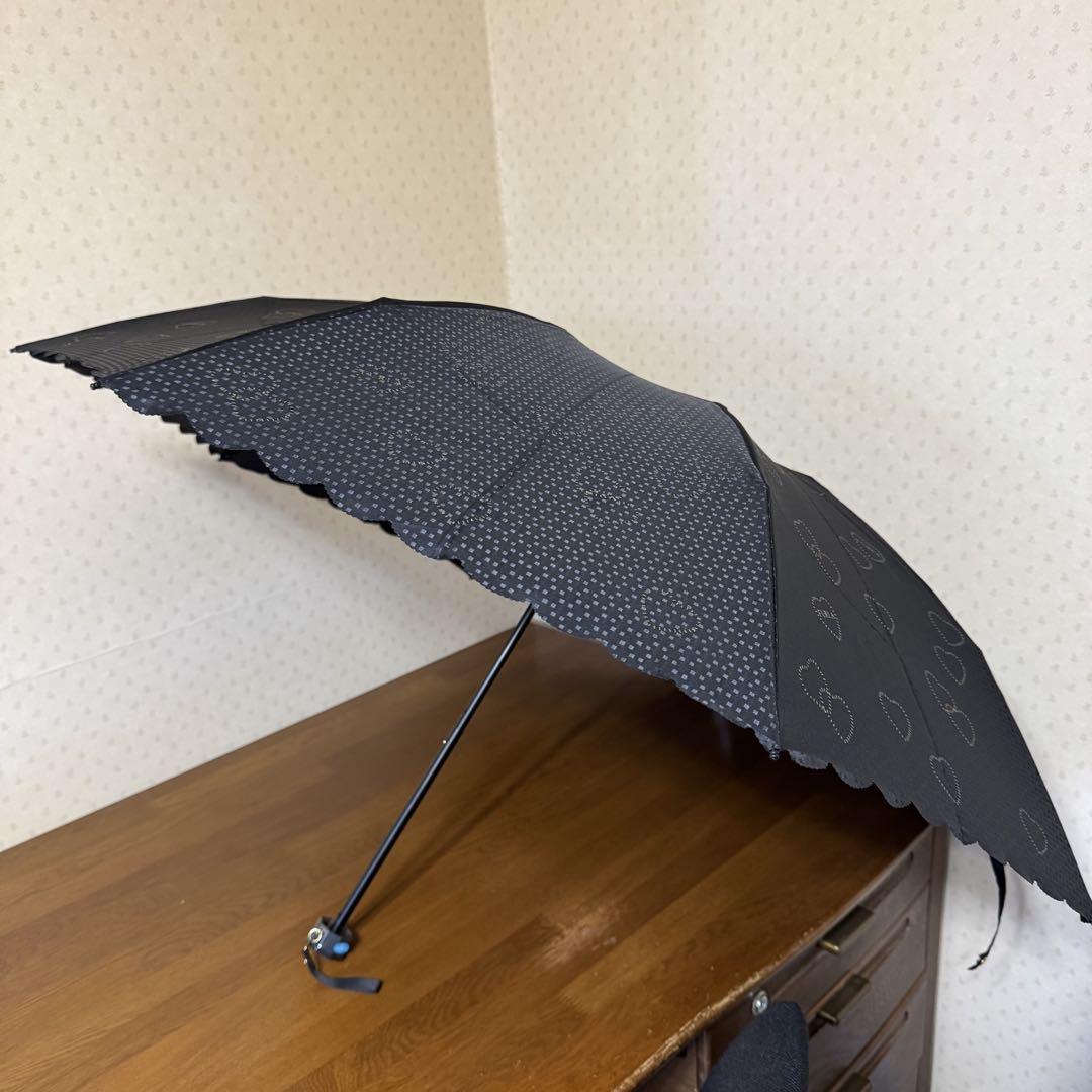 ☆新品☆フルラ 折りたたみ傘 晴雨兼用 UV加工 黒 ゴールドハート柄