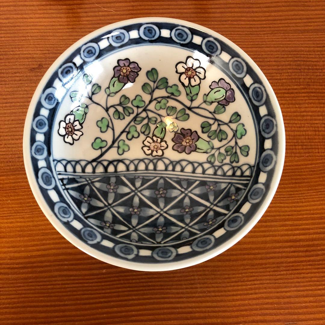 有田焼 六代走波 染錦 描きわけ草花文 五寸皿