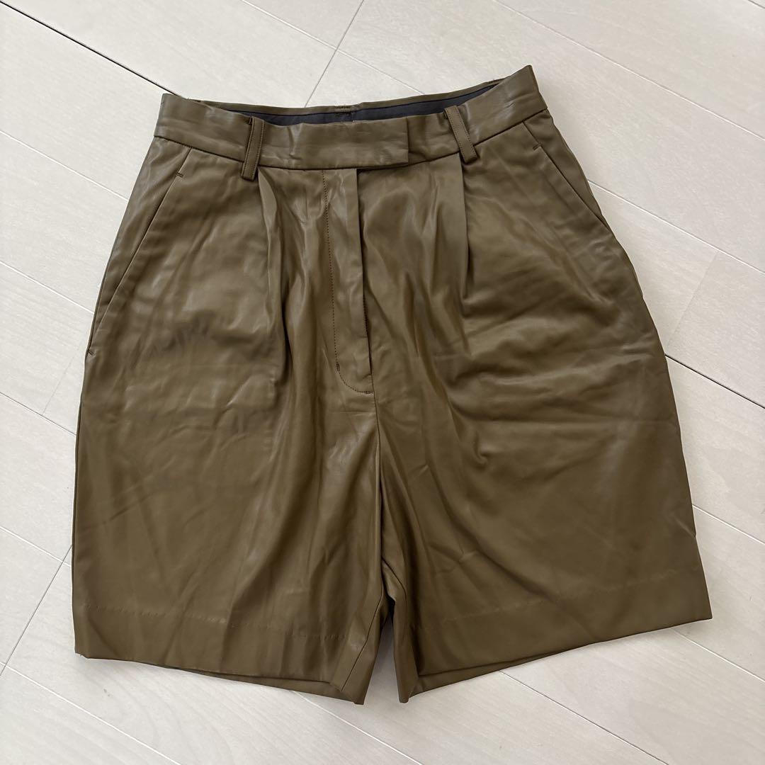 メゾンスペシャル　Maison special フェイクレザー　ハーフパンツ　M 5,000円