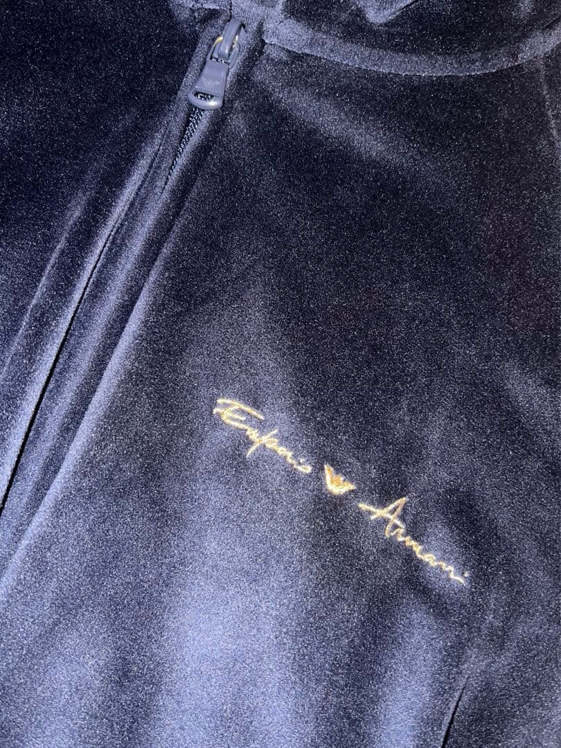 美品 EMPORIO ARMANI ベロア ジップアップ パーカー 英字 刺繍 美品 EMPORIO ARMANI ベロア ジップアップ パーカー 英字 刺繍