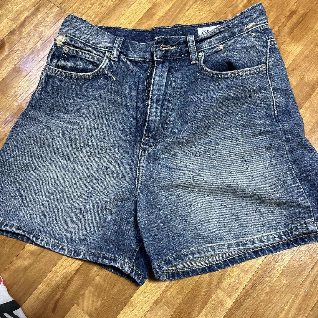 デニムビーズ装飾ショートパンツ　ZARA