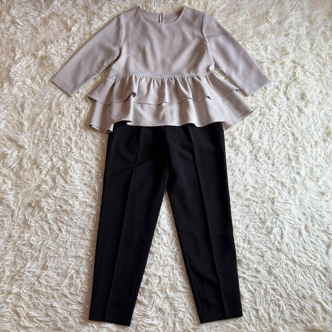 ホワイトジョーラ　マイクロピケ・ティアードブラウス＆テーパードパンツセットアップ