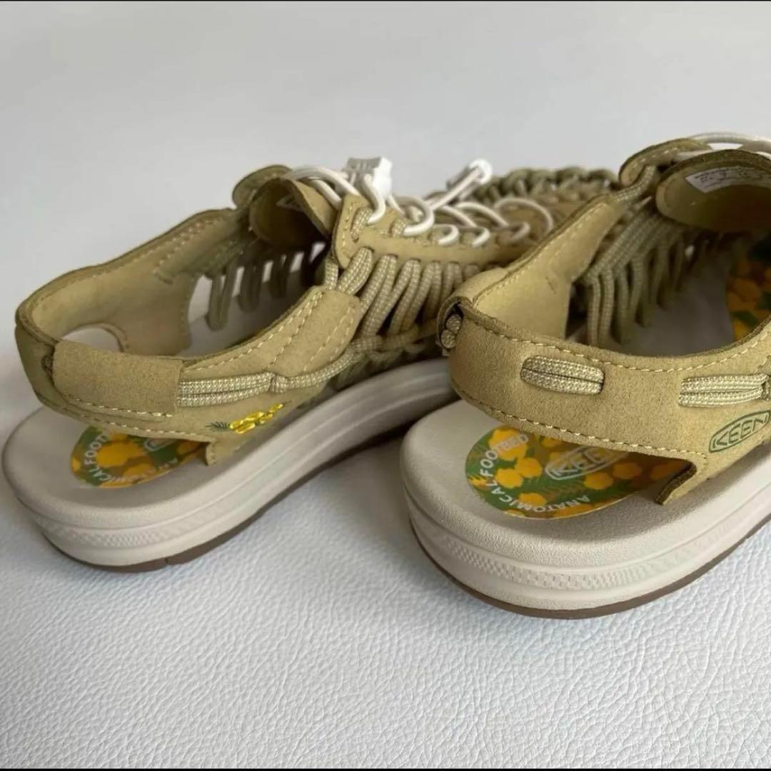 サイズ24 KEEN UNEEK サンダル キーン 花柄 カーキ 歩きやすい サイズ24 KEEN UNEEK サンダル キーン 花柄 カーキ 歩きやすい