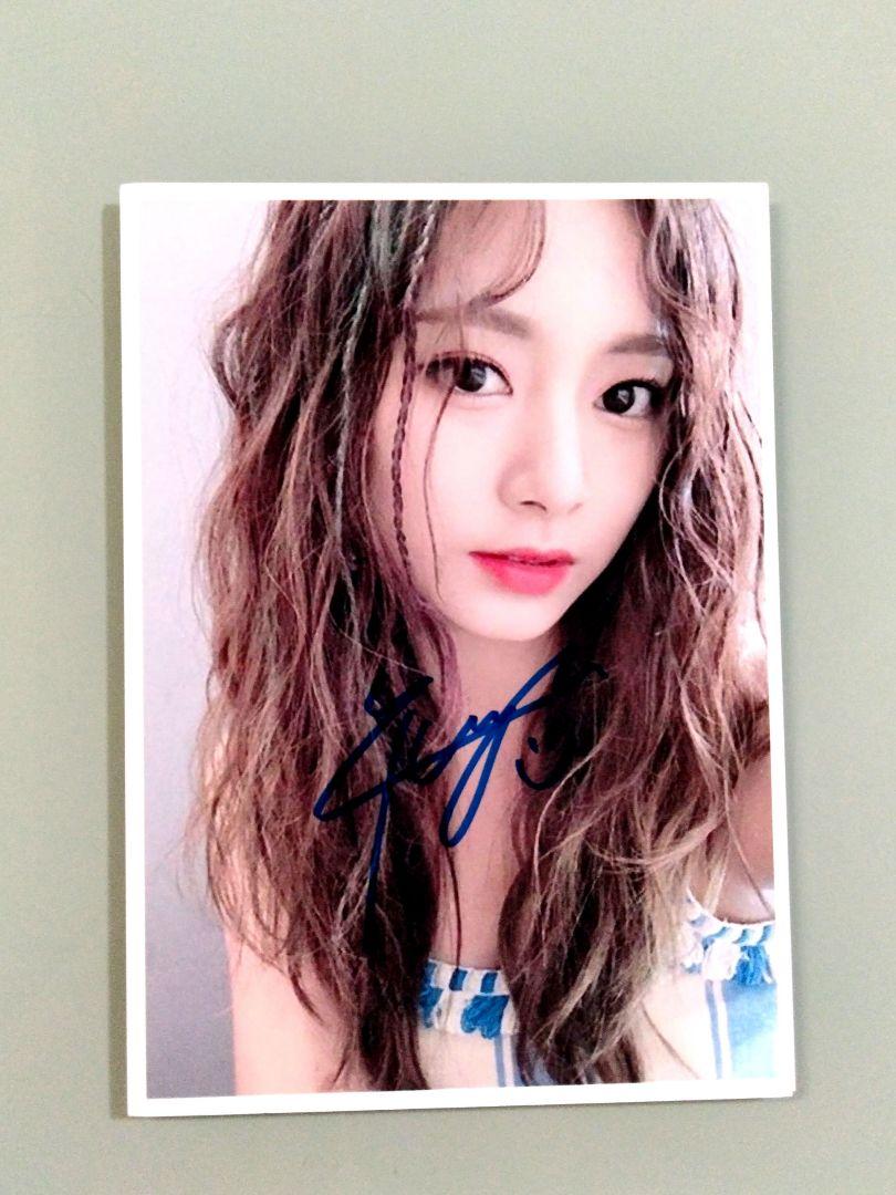 ツウィ直筆サイン入り2Lサイズ写真…TWICE…Tzuyu…⑪ - メルカリ