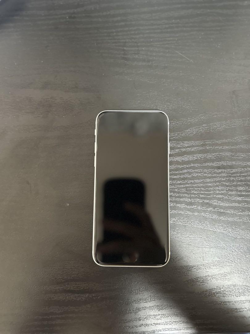 Apple iPhone SE 2シルバー 本体