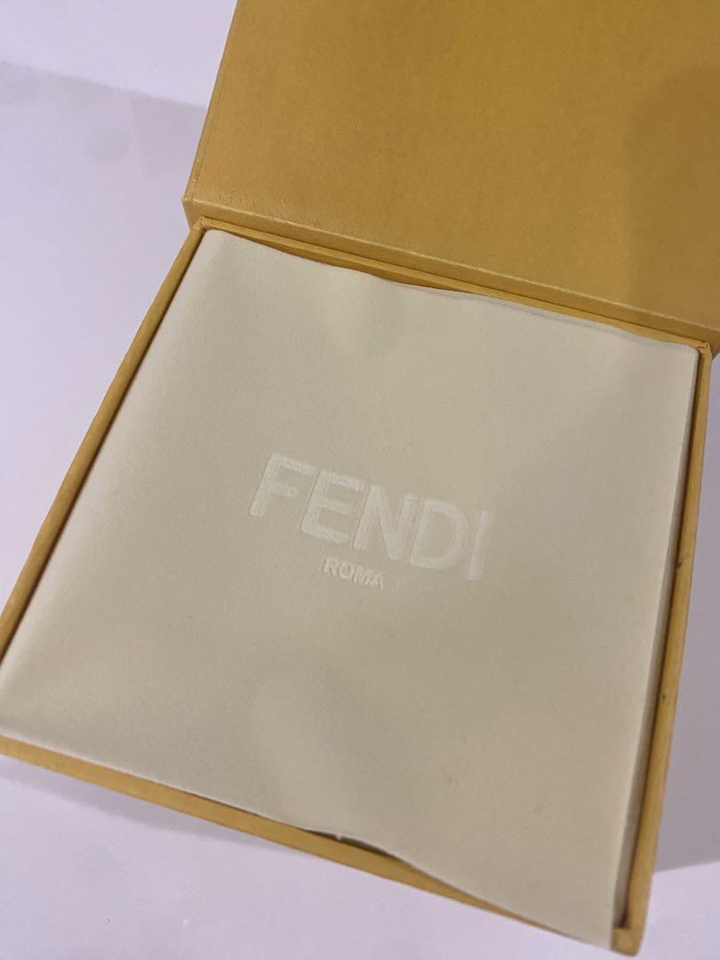 FENDI ブローチ