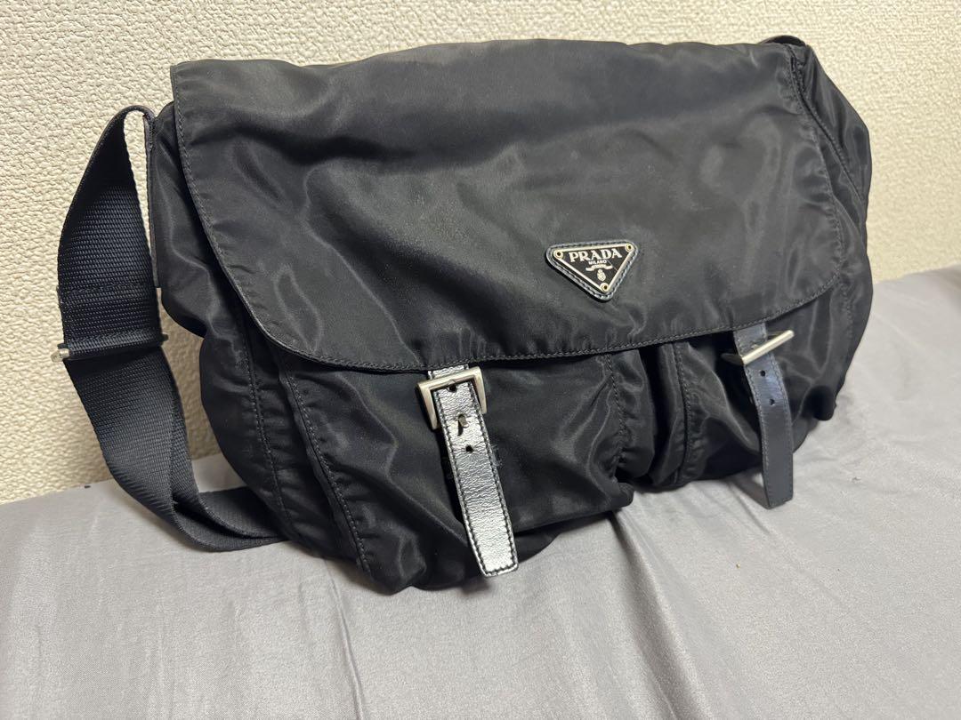 PRADA ブラック メッセンジャーバッグ