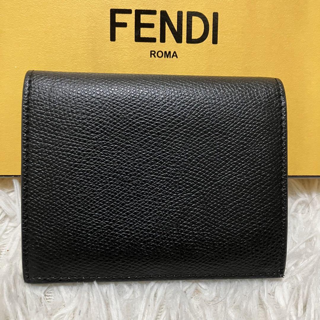 新作からSALEアイテム等お得な商品満載 極美品✨FENDI 三つ折り財布 レザーコンパクトウォレット エフイズ 小物