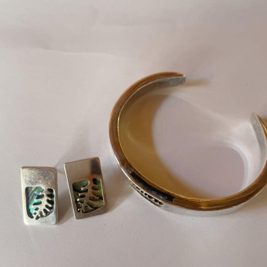 シルバーアクセサリー バングルとピアスセット メルカリ