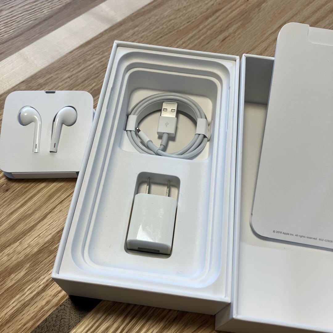 Apple iPhone 11 ホワイト 画面ひび割れあり