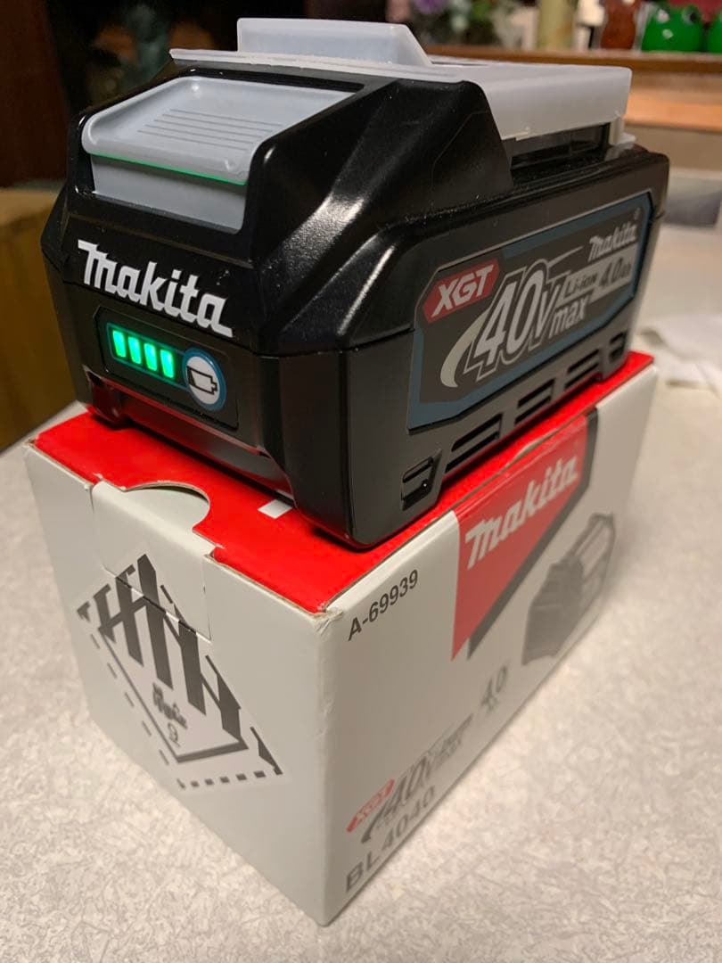 未使用に近いmakita BL4040 40V 4.0Ah ‼️PSEマークあり‼️ 未使用に近いmakita BL4040 40V 4.0Ah ‼️PSEマークあり‼️
