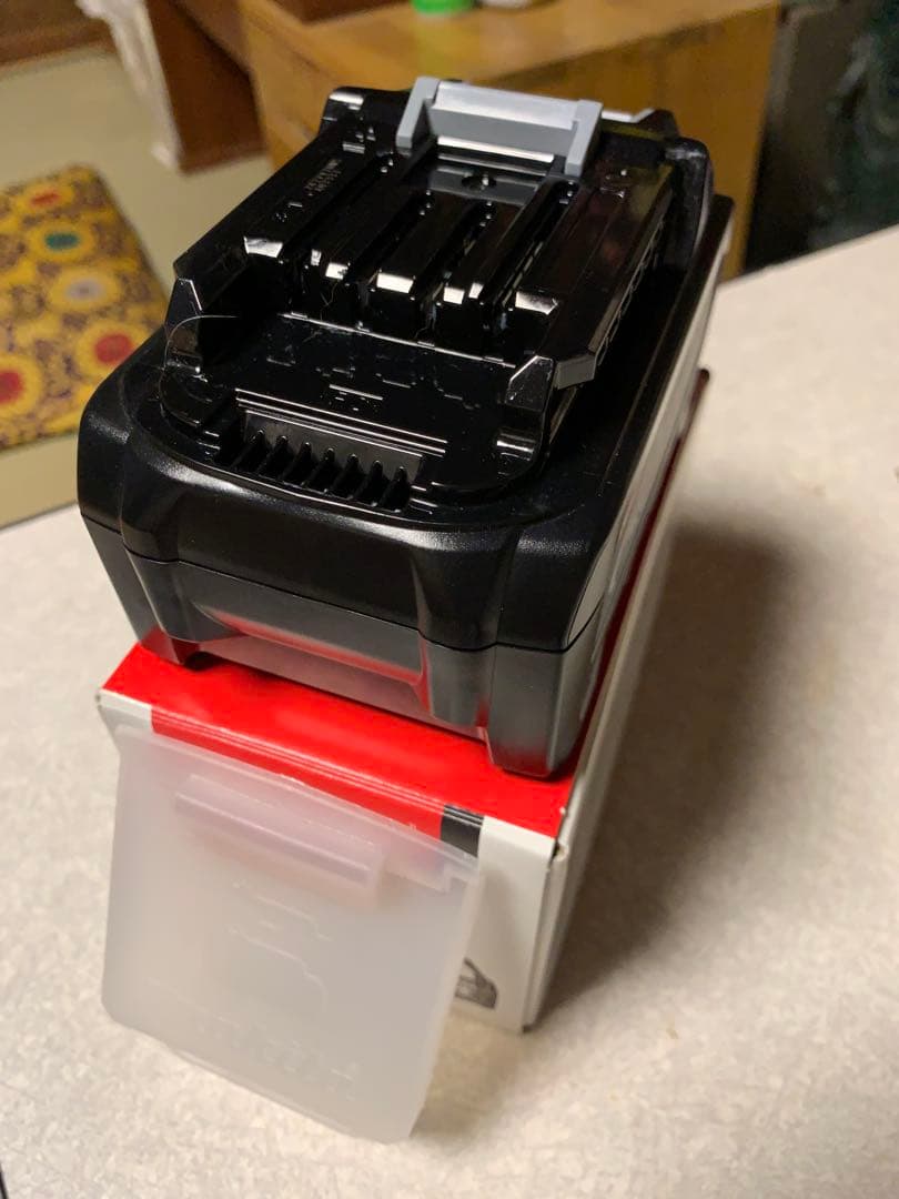 未使用に近いmakita BL4040 40V 4.0Ah ‼️PSEマークあり‼️ 未使用に近いmakita BL4040 40V 4.0Ah ‼️PSEマークあり‼️