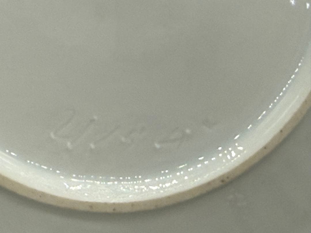 浮き彫り模様金彩皿