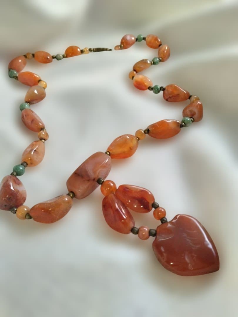 個性的　レトロ　オレンジ 天然石 ハート型ネックレス