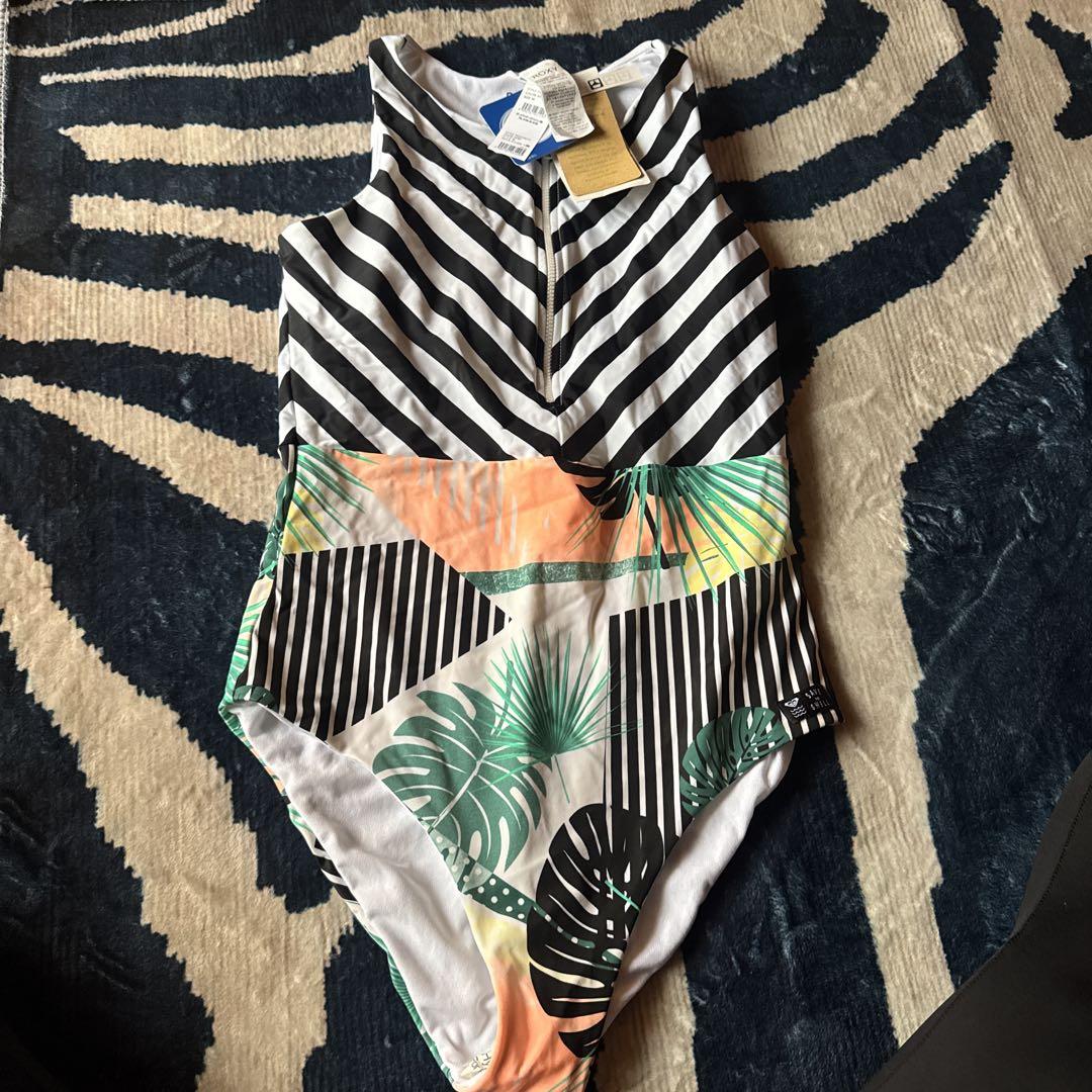 【新品タグ付き未使用】ロキシー水着Mサイズ水着・ラッシュガード