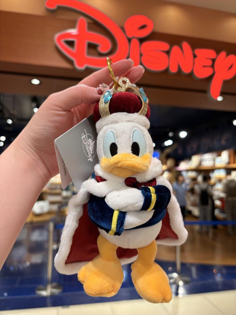 ドナルド ディズニー キーチェーン バースデー 王冠 - メルカリ
